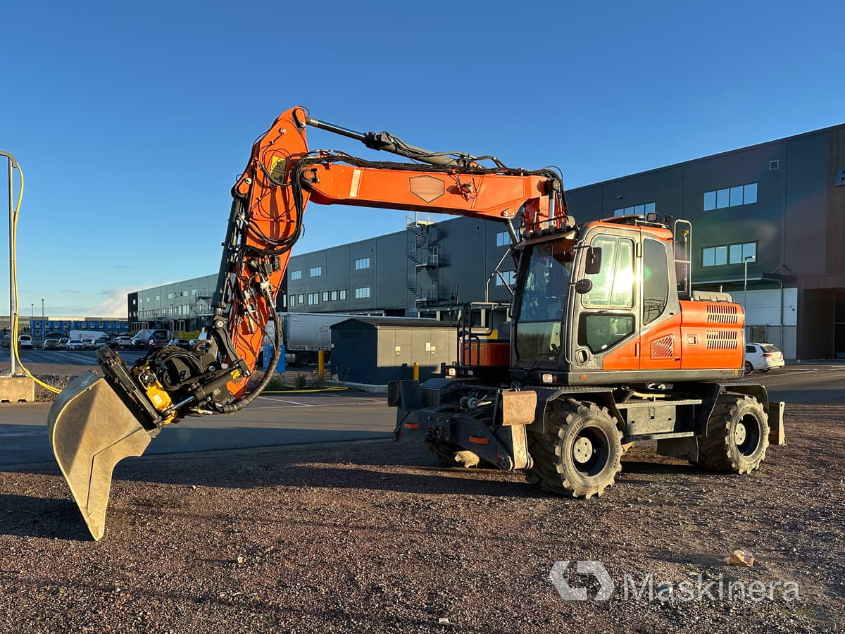Hjulgrävare Doosan DX160W-5 - Lánctalpas kotró: 1 kép. Hjulgrävare Doosan DX160W-5 - Lánctalpas kotró: 1 kép.