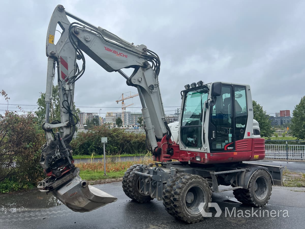 Hjulgrävare Takeuchi TB295W - Lánctalpas kotró: 1 kép. Hjulgrävare Takeuchi TB295W - Lánctalpas kotró: 1 kép.