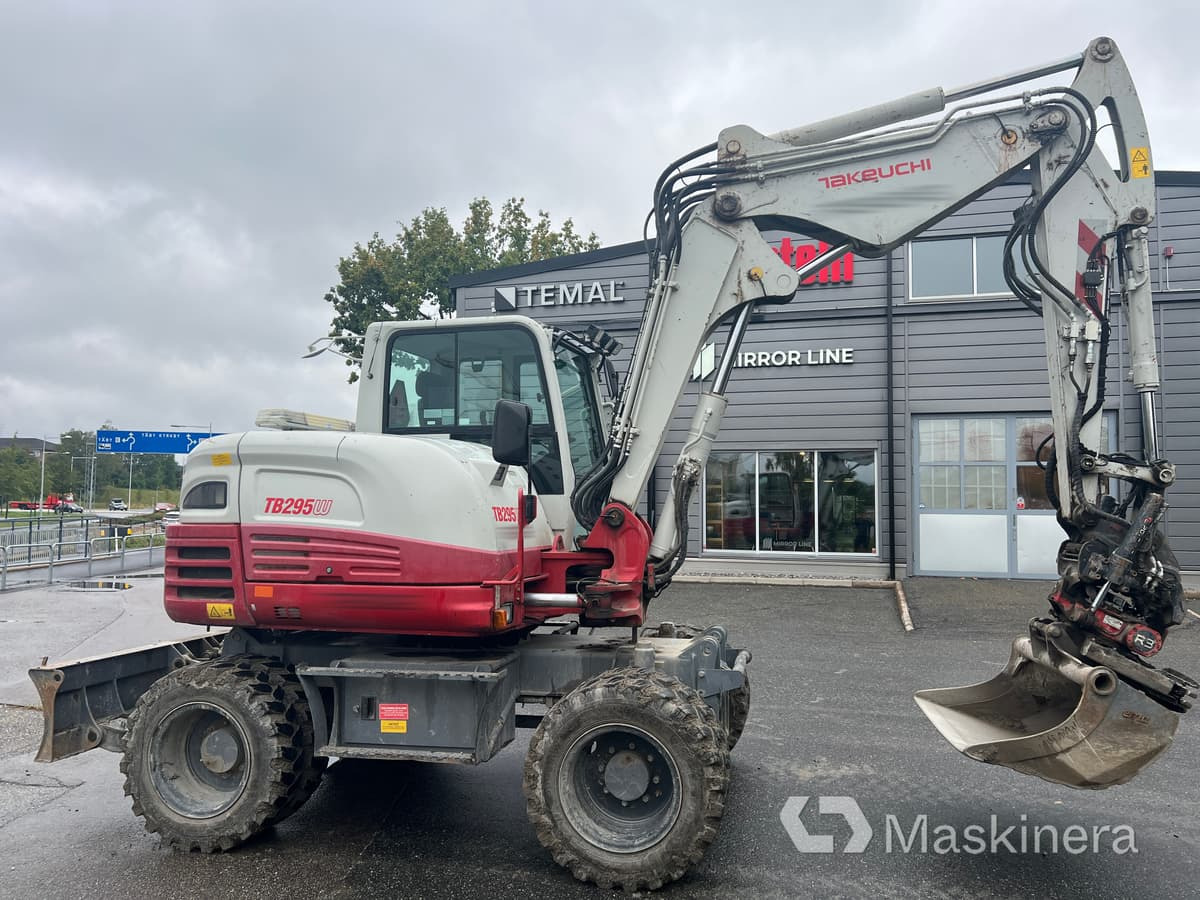 Hjulgrävare Takeuchi TB295W - Lánctalpas kotró: 4 kép. Hjulgrävare Takeuchi TB295W - Lánctalpas kotró: 4 kép.