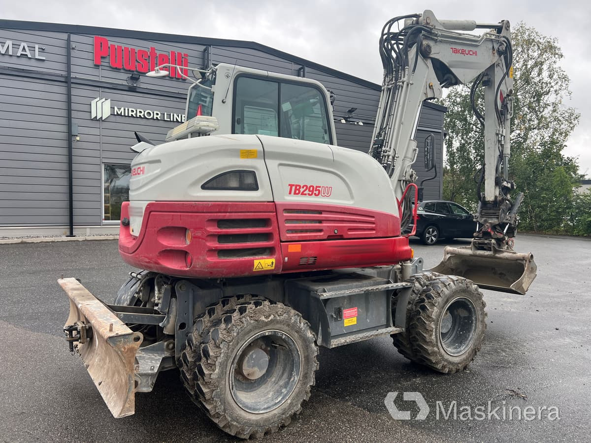 Hjulgrävare Takeuchi TB295W - Lánctalpas kotró: 5 kép. Hjulgrävare Takeuchi TB295W - Lánctalpas kotró: 5 kép.