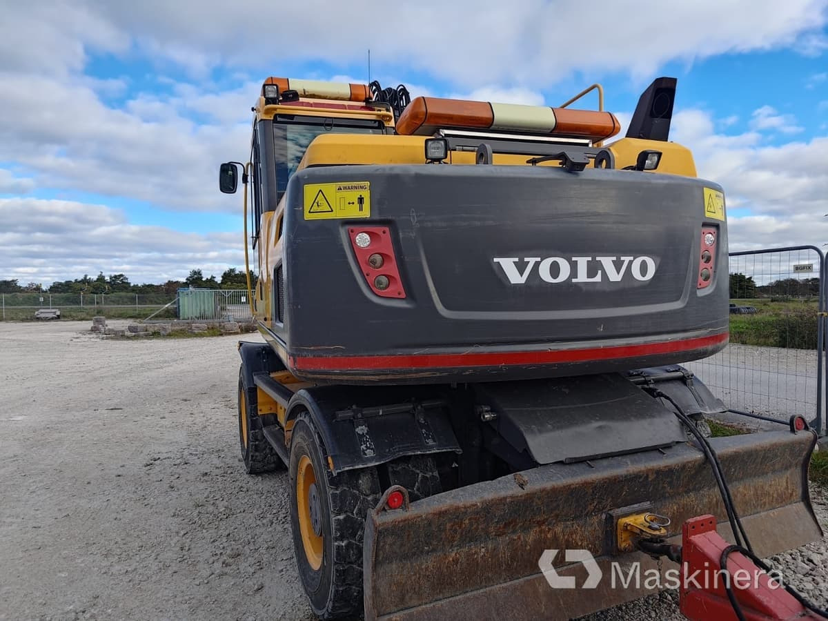 Hjulgrävare Volvo EW160D - Lánctalpas kotró: 4 kép. Hjulgrävare Volvo EW160D - Lánctalpas kotró: 4 kép.