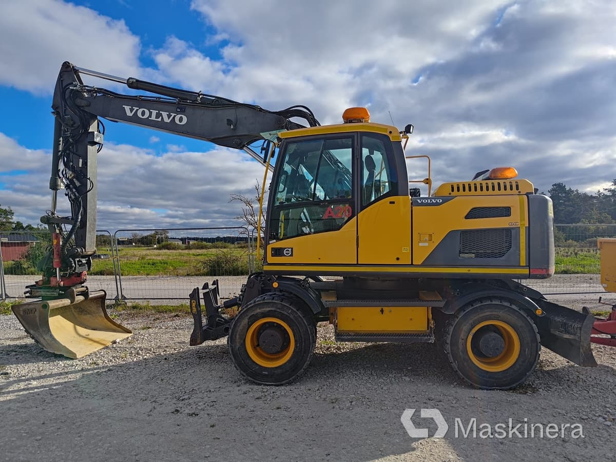 Hjulgrävare Volvo EW160D - Lánctalpas kotró: 2 kép. Hjulgrävare Volvo EW160D - Lánctalpas kotró: 2 kép.