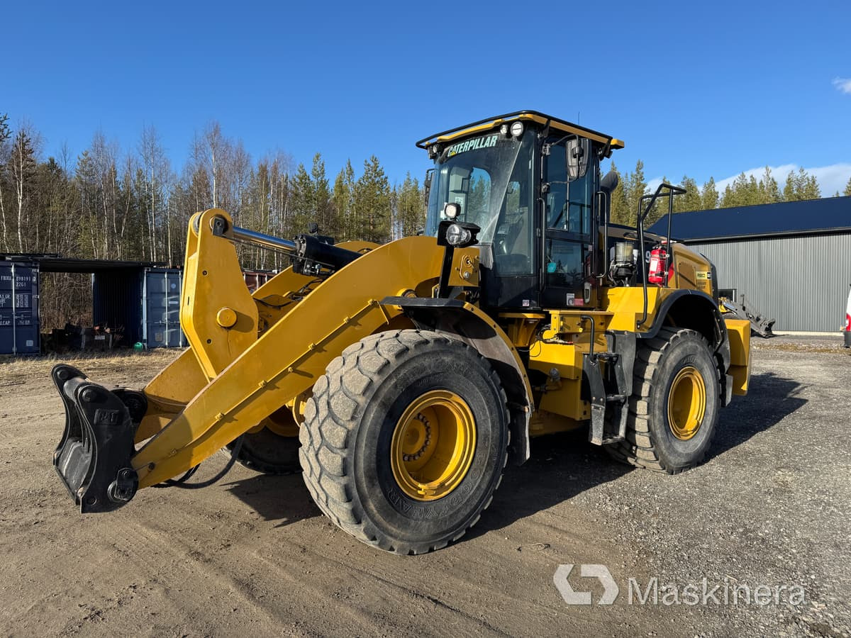 Hjullastare Cat 962M med skopa - Gumikerekes homlokrakodó: 1 kép. Hjullastare Cat 962M med skopa - Gumikerekes homlokrakodó: 1 kép.