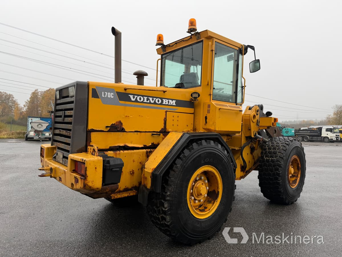 Hjullastare Volvo BM L70C - Gumikerekes homlokrakodó: 5 kép. Hjullastare Volvo BM L70C - Gumikerekes homlokrakodó: 5 kép.