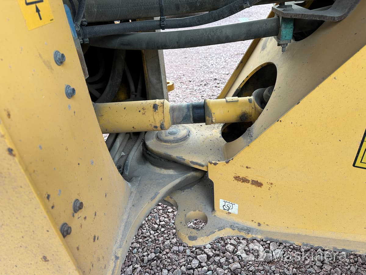 Gumikerekes homlokrakodó Hjullastare Volvo L110E: 31 kép.