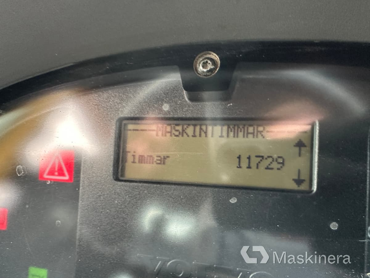 Gumikerekes homlokrakodó Hjullastare Volvo L110E: 48 kép.