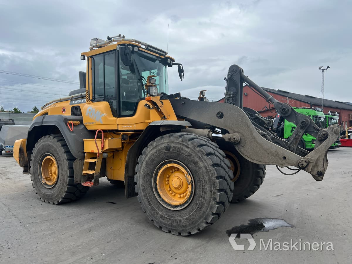 Hjullastare Volvo L110H - Gumikerekes homlokrakodó: 5 kép. Hjullastare Volvo L110H - Gumikerekes homlokrakodó: 5 kép.