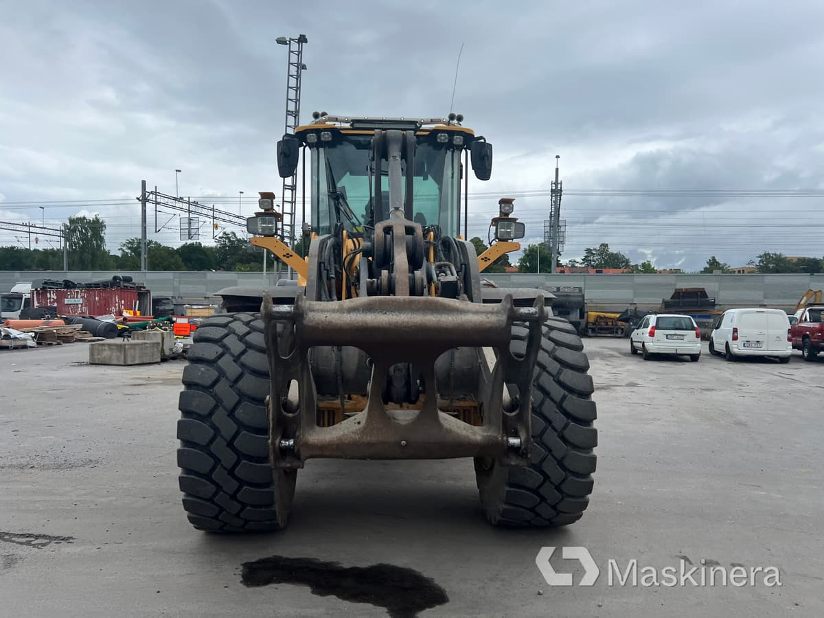 Hjullastare Volvo L110H - Gumikerekes homlokrakodó: 3 kép. Hjullastare Volvo L110H - Gumikerekes homlokrakodó: 3 kép.