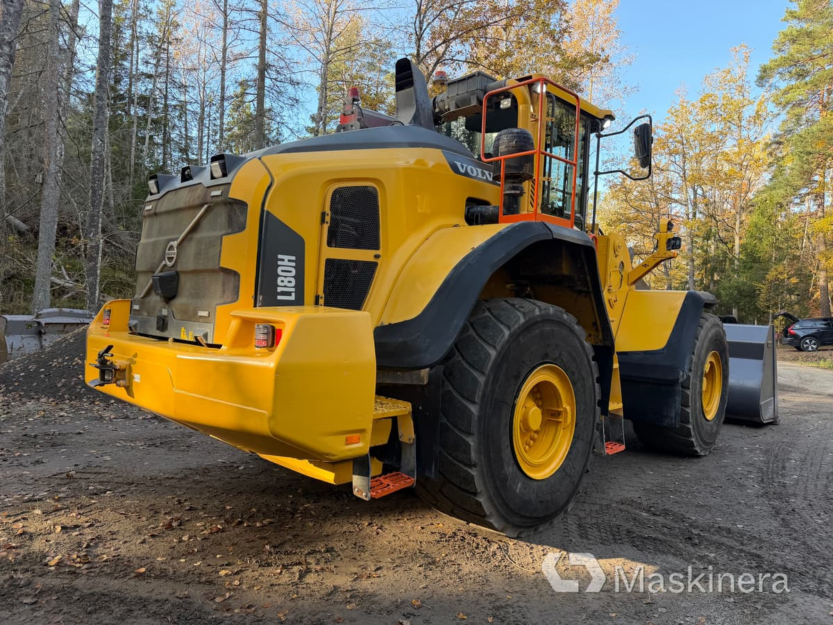 Hjullastare Volvo L180H - Gumikerekes homlokrakodó: 5 kép. Hjullastare Volvo L180H - Gumikerekes homlokrakodó: 5 kép.