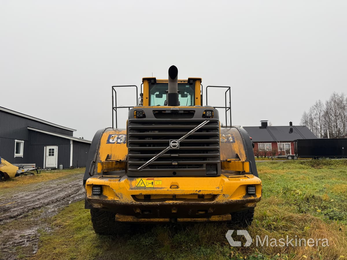 Hjullastare Volvo L220F - Gumikerekes homlokrakodó: 4 kép. Hjullastare Volvo L220F - Gumikerekes homlokrakodó: 4 kép.