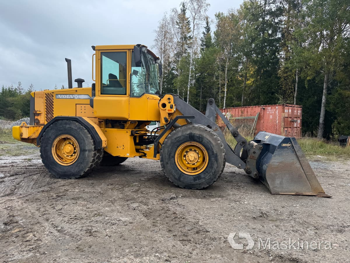 Hjullastare Volvo L70D - Gumikerekes homlokrakodó: 4 kép. Hjullastare Volvo L70D - Gumikerekes homlokrakodó: 4 kép.