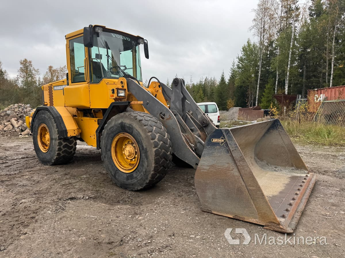 Hjullastare Volvo L70D - Gumikerekes homlokrakodó: 3 kép. Hjullastare Volvo L70D - Gumikerekes homlokrakodó: 3 kép.
