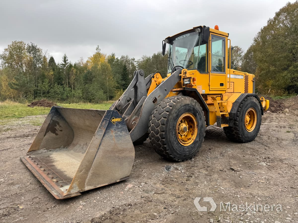 Hjullastare Volvo L70D - Gumikerekes homlokrakodó: 1 kép. Hjullastare Volvo L70D - Gumikerekes homlokrakodó: 1 kép.