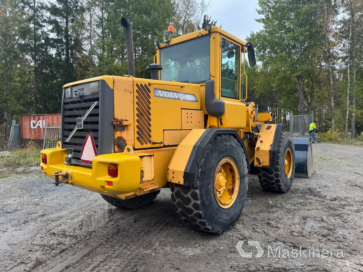 Hjullastare Volvo L70D - Gumikerekes homlokrakodó: 5 kép. Hjullastare Volvo L70D - Gumikerekes homlokrakodó: 5 kép.