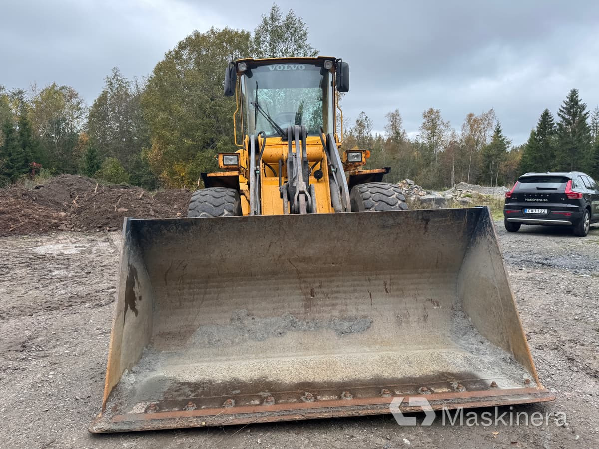 Hjullastare Volvo L70D - Gumikerekes homlokrakodó: 2 kép. Hjullastare Volvo L70D - Gumikerekes homlokrakodó: 2 kép.