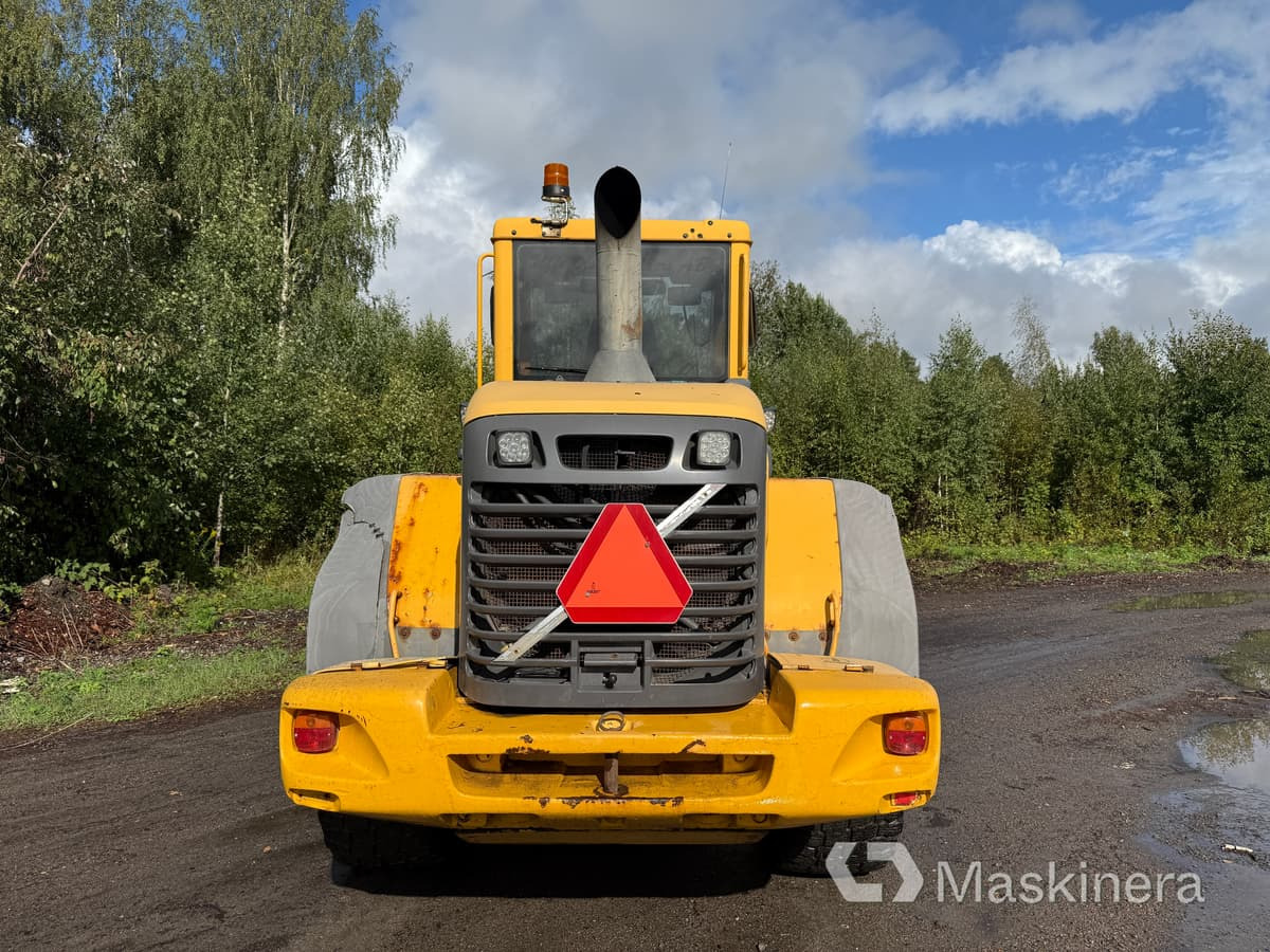 Hjullastare Volvo L70E - Gumikerekes homlokrakodó: 4 kép. Hjullastare Volvo L70E - Gumikerekes homlokrakodó: 4 kép.