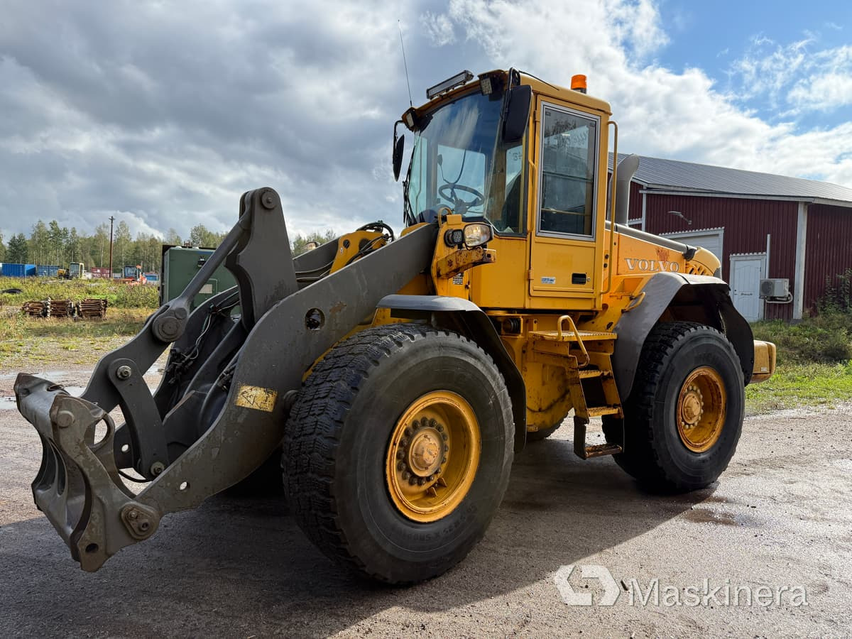 Hjullastare Volvo L70E - Gumikerekes homlokrakodó: 1 kép. Hjullastare Volvo L70E - Gumikerekes homlokrakodó: 1 kép.