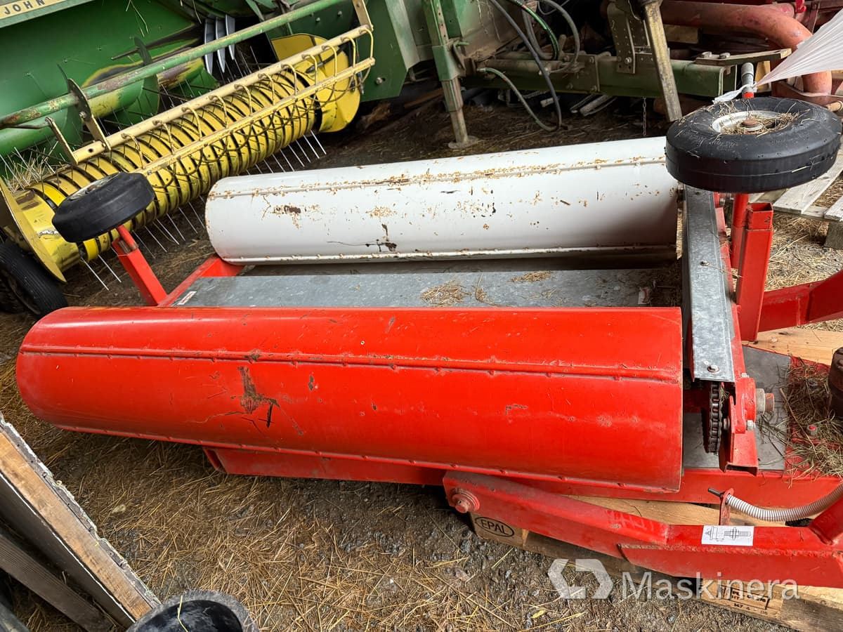 Inplastare Ysta Bale wrap 1600 med sidospakar - Bálacsomagoló: 3 kép. Inplastare Ysta Bale wrap 1600 med sidospakar - Bálacsomagoló: 3 kép.