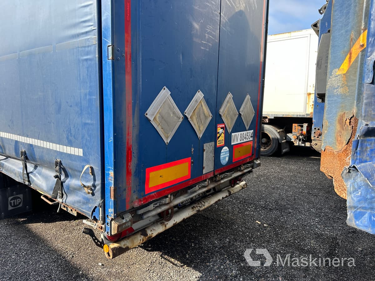 Kapelltrailer Krone SD - Ponyvás félpótkocsi: 4 kép. Kapelltrailer Krone SD - Ponyvás félpótkocsi: 4 kép.