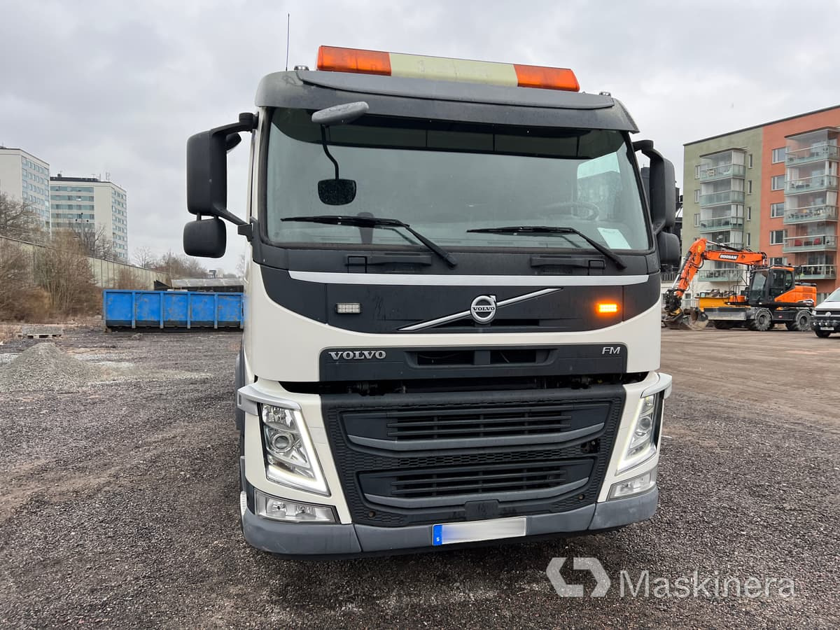 Kranväxlare Volvo FM 450 6x2 - Darus autó: 2 kép. Kranväxlare Volvo FM 450 6x2 - Darus autó: 2 kép.