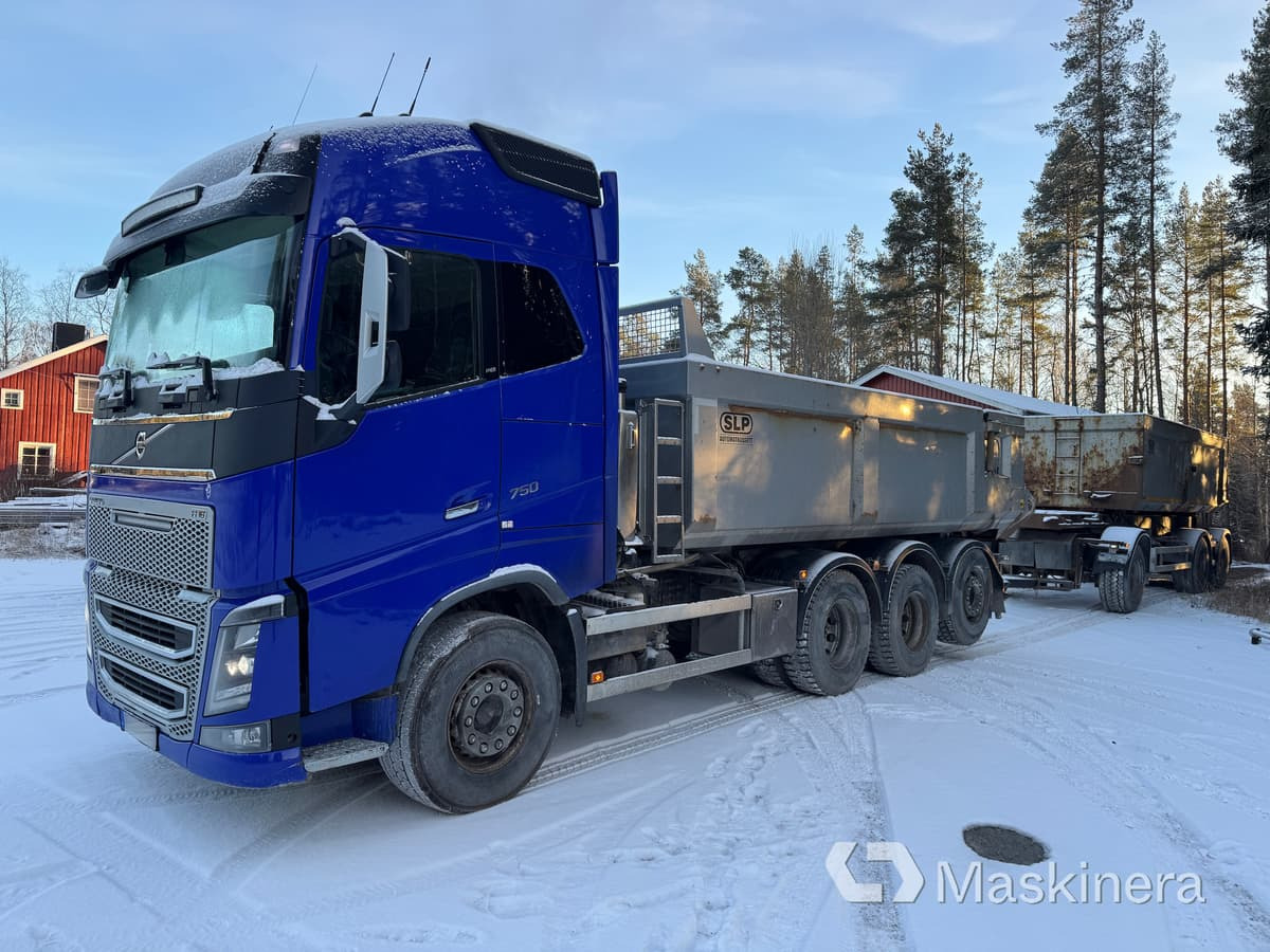 Lastbil Volvo FH16 750 med vagn - Billenőplatós teherautó, Multiliftes/ Konténerszállító pótkocsi: 1 kép. Lastbil Volvo FH16 750 med vagn - Billenőplatós teherautó, Multiliftes/ Konténerszállító pótkocsi: 1 kép.