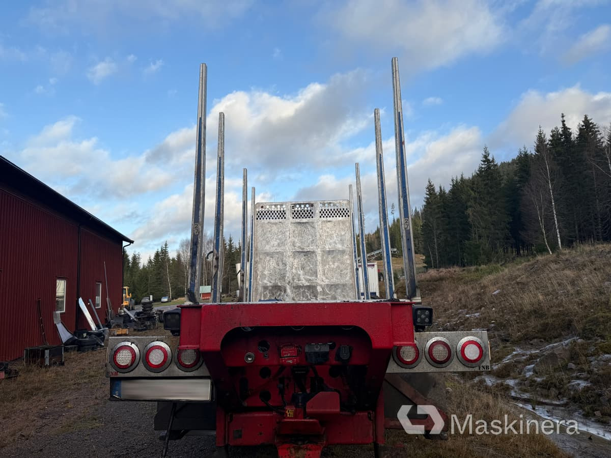 Lastbil Volvo FH16 chassi (Rep.objekt) - Rönkszállító teherautó: 3 kép. Lastbil Volvo FH16 chassi (Rep.objekt) - Rönkszállító teherautó: 3 kép.