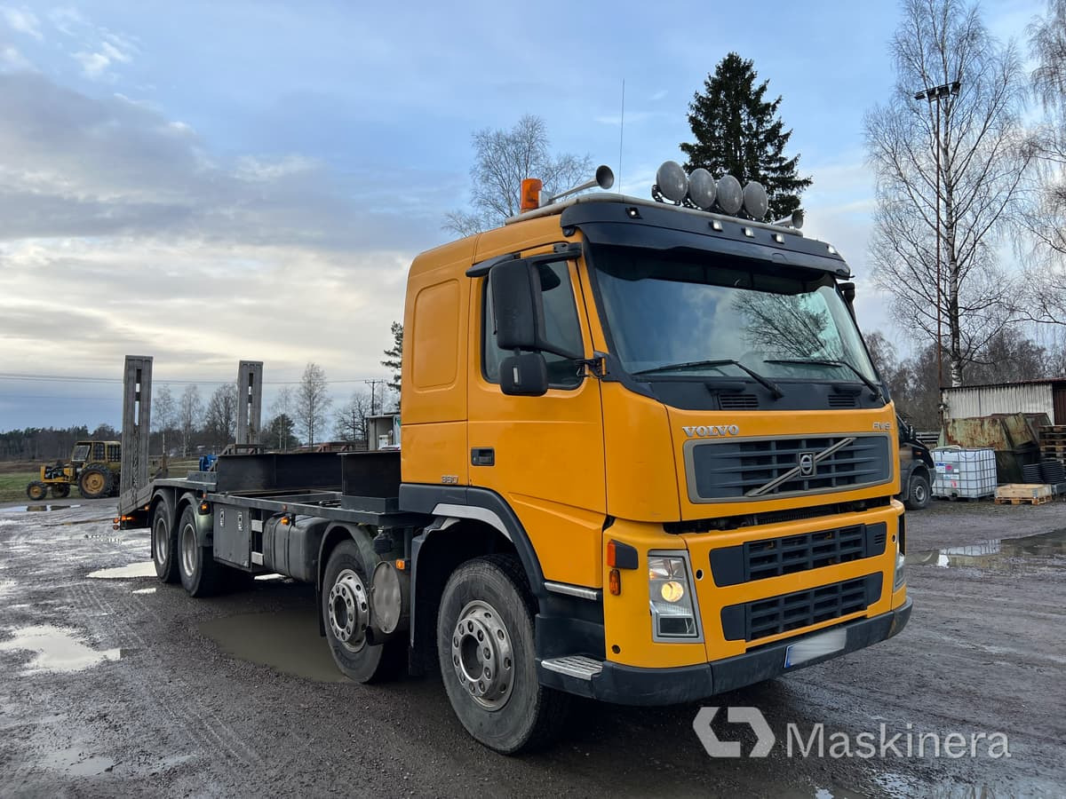 Lastbil Volvo FM9 380 för kompressor & borrigg - Platós teherautó: 3 kép. Lastbil Volvo FM9 380 för kompressor & borrigg - Platós teherautó: 3 kép.