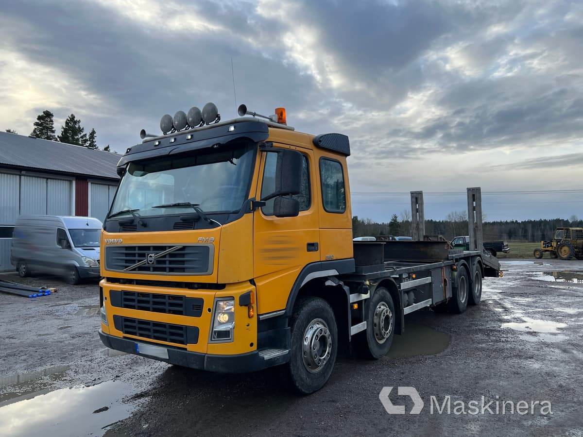 Lastbil Volvo FM9 380 för kompressor & borrigg - Platós teherautó: 1 kép. Lastbil Volvo FM9 380 för kompressor & borrigg - Platós teherautó: 1 kép.