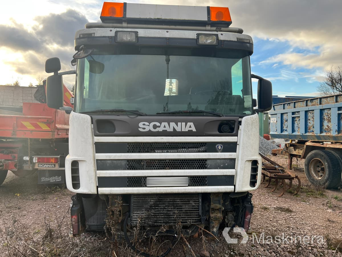 Lastväxlare Scania R124 GB 6X2 (Rep objekt) - Horgos rakodó teherautó: 2 kép. Lastväxlare Scania R124 GB 6X2 (Rep objekt) - Horgos rakodó teherautó: 2 kép.