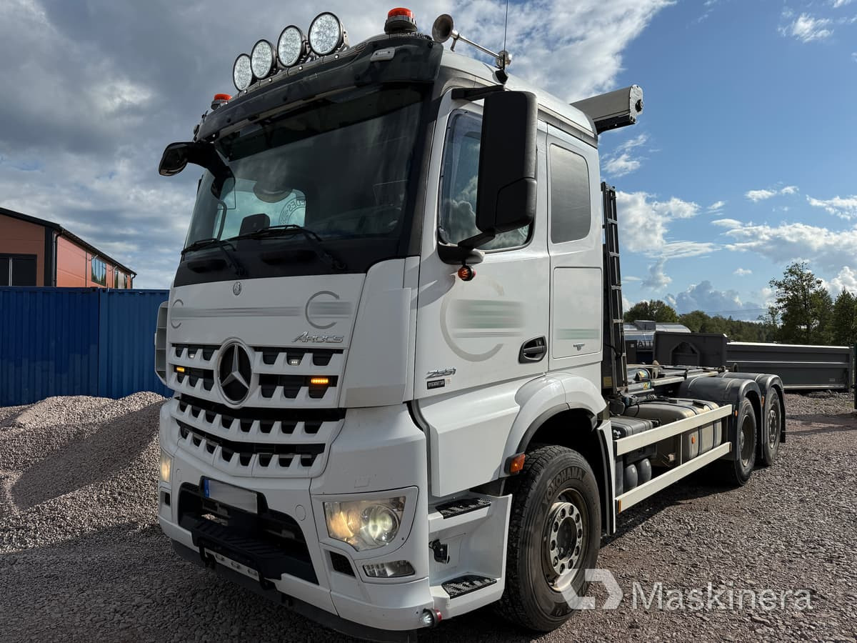 Lastväxlare Mercedes Arocs 2551 - Horgos rakodó teherautó: 1 kép. Lastväxlare Mercedes Arocs 2551 - Horgos rakodó teherautó: 1 kép.