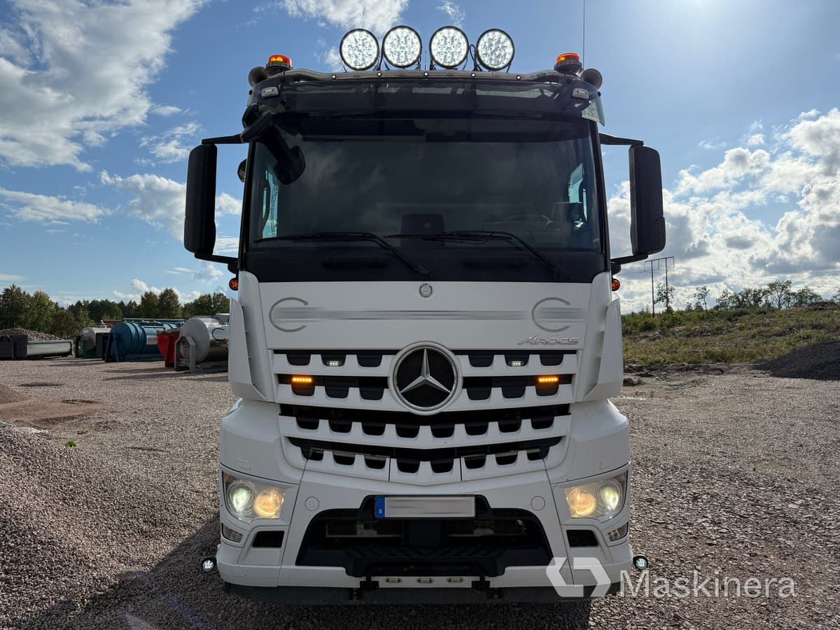 Lastväxlare Mercedes Arocs 2551 - Horgos rakodó teherautó: 2 kép. Lastväxlare Mercedes Arocs 2551 - Horgos rakodó teherautó: 2 kép.