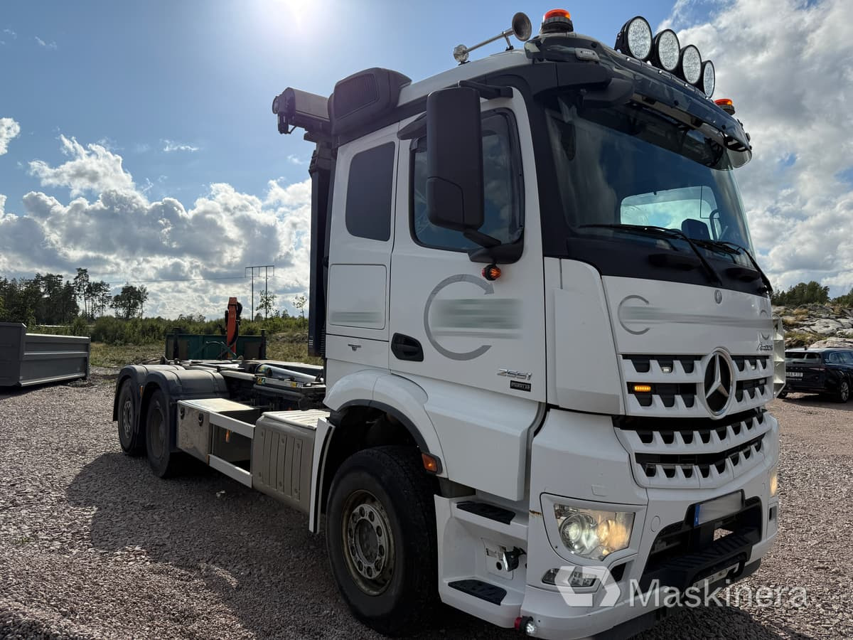 Lastväxlare Mercedes Arocs 2551 - Horgos rakodó teherautó: 3 kép. Lastväxlare Mercedes Arocs 2551 - Horgos rakodó teherautó: 3 kép.