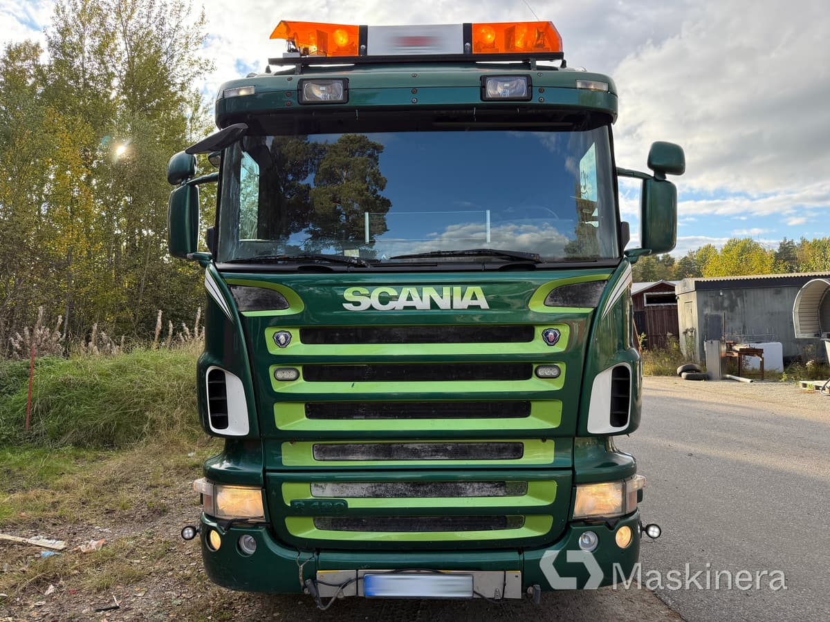 Lastväxlare Scania R420 6X4 Tridem med maskinflak och grusflak - Horgos rakodó teherautó: 2 kép. Lastväxlare Scania R420 6X4 Tridem med maskinflak och grusflak - Horgos rakodó teherautó: 2 kép.