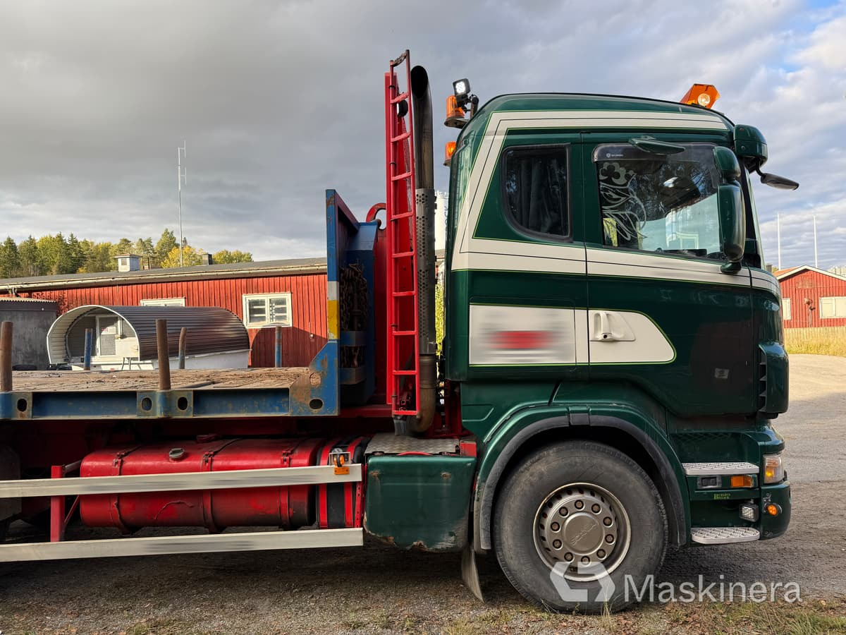 Lastväxlare Scania R420 6X4 Tridem med maskinflak och grusflak - Horgos rakodó teherautó: 4 kép. Lastväxlare Scania R420 6X4 Tridem med maskinflak och grusflak - Horgos rakodó teherautó: 4 kép.