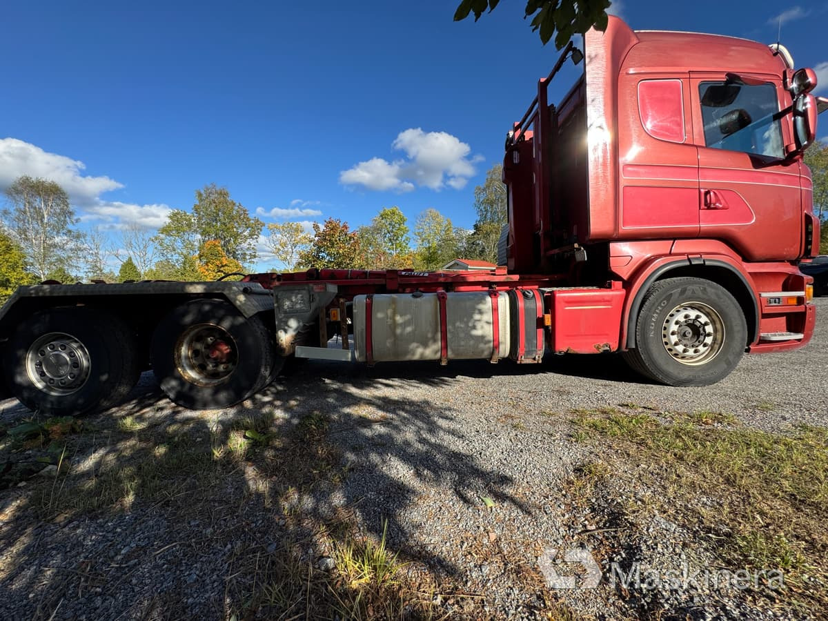 Lastväxlare Scania R500LB6X2*4HHA - Horgos rakodó teherautó: 4 kép. Lastväxlare Scania R500LB6X2*4HHA - Horgos rakodó teherautó: 4 kép.