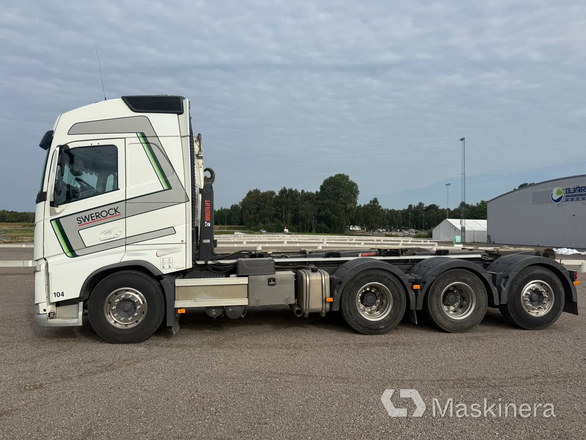 Lastväxlare Volvo FH 8*4 - Horgos rakodó teherautó: 2 kép. Lastväxlare Volvo FH 8*4 - Horgos rakodó teherautó: 2 kép.