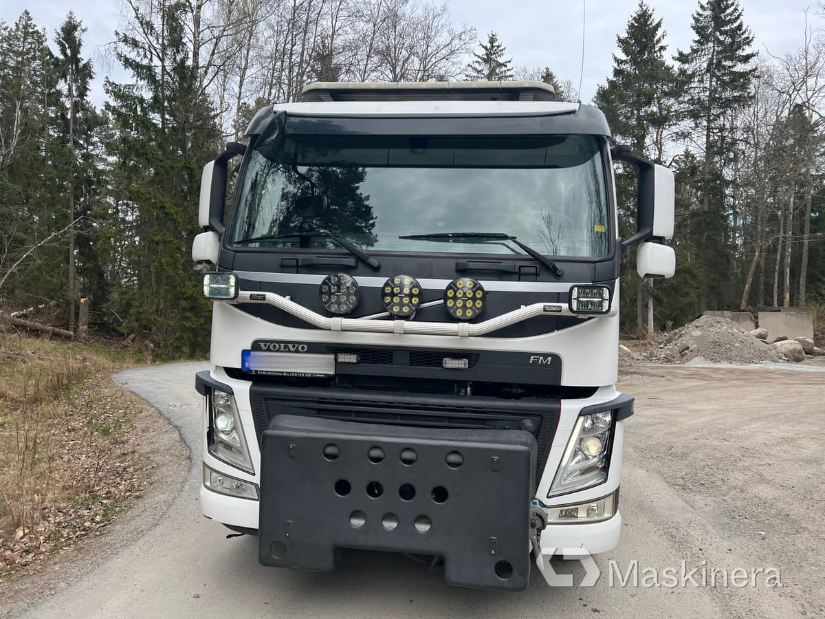 Lastväxlare Volvo FM Plog/Saltutrustad - Horgos rakodó teherautó: 2 kép. Lastväxlare Volvo FM Plog/Saltutrustad - Horgos rakodó teherautó: 2 kép.