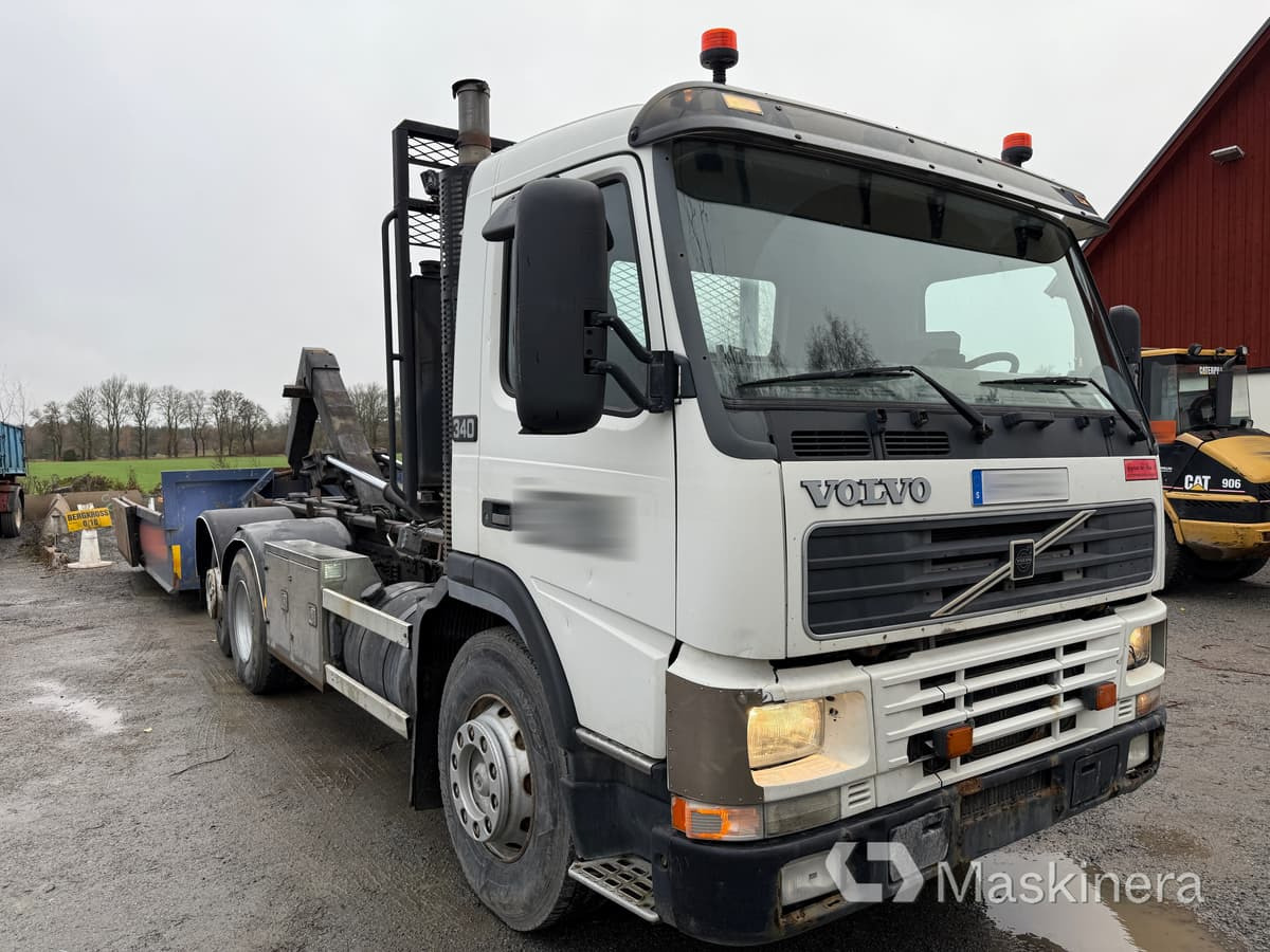 Lastväxlare Volvo FM12 6X2 - Horgos rakodó teherautó: 3 kép. Lastväxlare Volvo FM12 6X2 - Horgos rakodó teherautó: 3 kép.