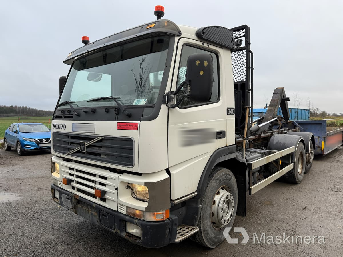Lastväxlare Volvo FM12 6X2 - Horgos rakodó teherautó: 1 kép. Lastväxlare Volvo FM12 6X2 - Horgos rakodó teherautó: 1 kép.