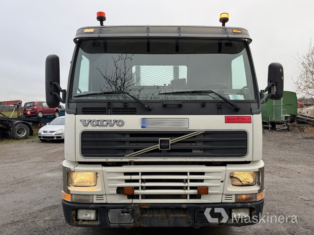 Lastväxlare Volvo FM12 6X2 - Horgos rakodó teherautó: 2 kép. Lastväxlare Volvo FM12 6X2 - Horgos rakodó teherautó: 2 kép.