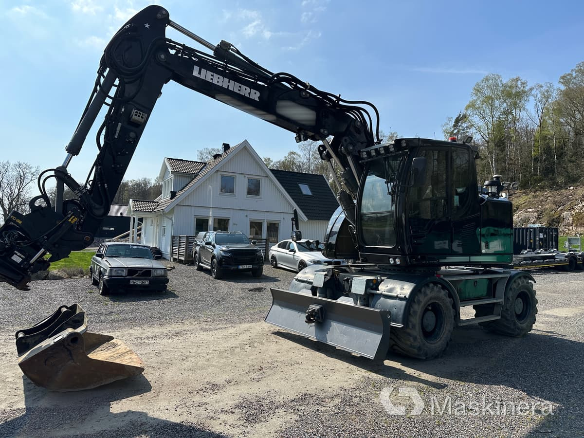 Liebherr A914 Compact Litronic Hjulgrävare Liebherr A914 Compact med grävsystem - Lánctalpas kotró: 2 kép. Liebherr A914 Compact Litronic Hjulgrävare Liebherr A914 Compact med grävsystem - Lánctalpas kotró: 2 kép.