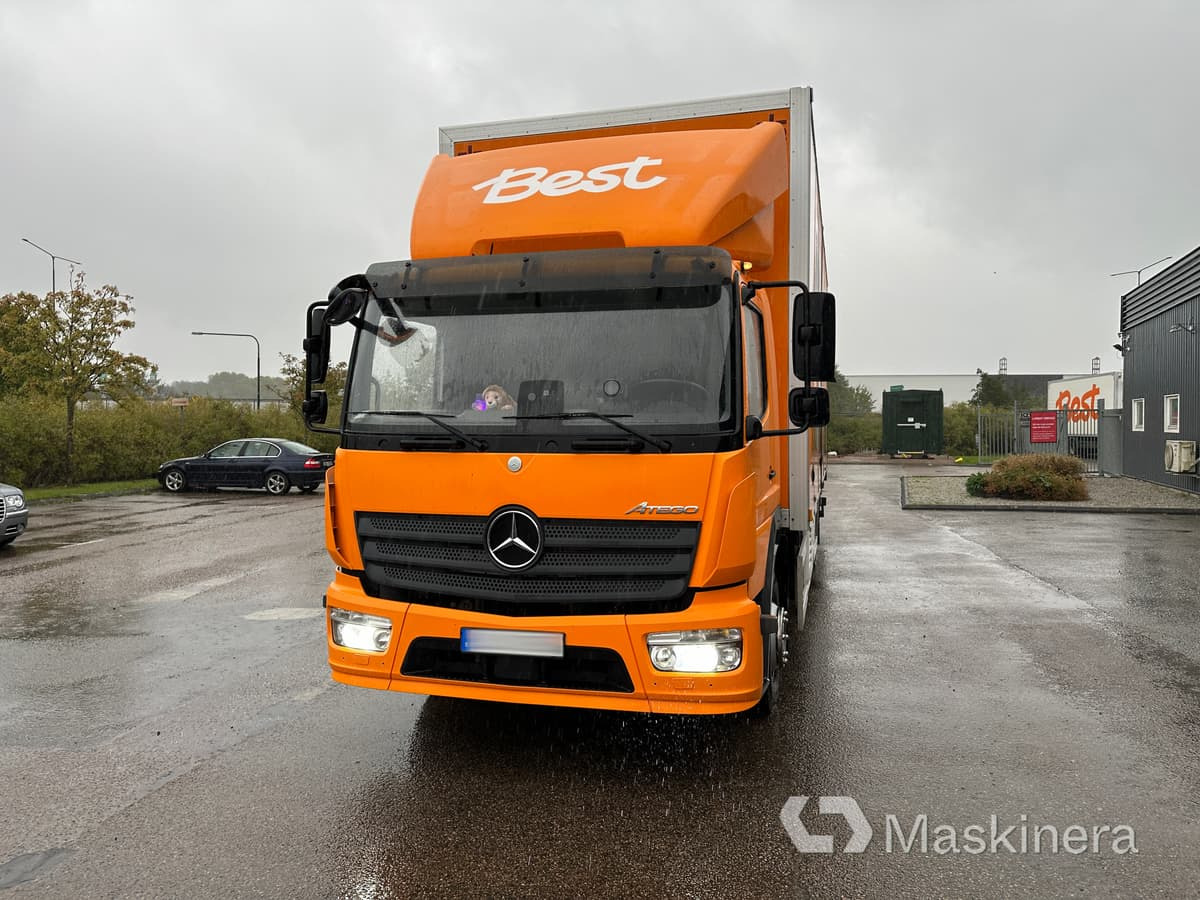 Mercedes-Benz Atego Kylbil - Dobozos felépítményű teherautó: 2 kép. Mercedes-Benz Atego Kylbil - Dobozos felépítményű teherautó: 2 kép.