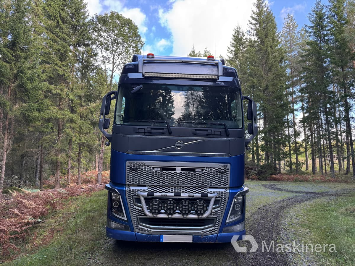 Flisbil Volvo FH16 8X4 med kran & sidtipp - Nyergesvontató, Pótkocsi billenőplatós: 2 kép. Flisbil Volvo FH16 8X4 med kran & sidtipp - Nyergesvontató, Pótkocsi billenőplatós: 2 kép.