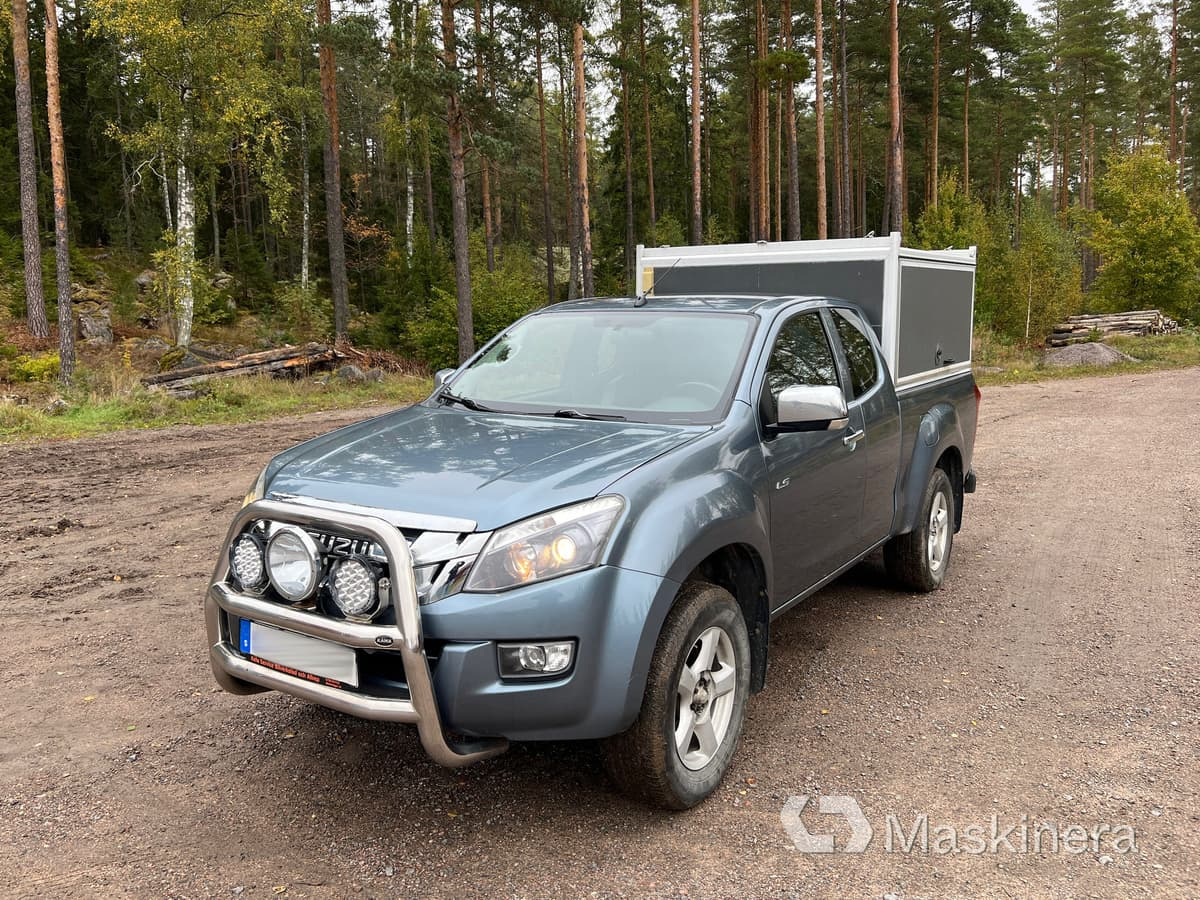 Pickup Isuzu D-Max Space Cab 2.5 TD - Furgon: 1 kép. Pickup Isuzu D-Max Space Cab 2.5 TD - Furgon: 1 kép.