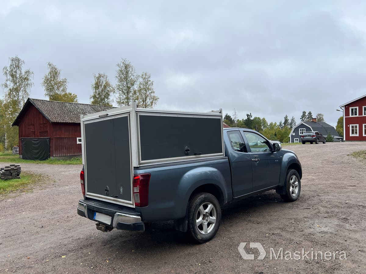 Pickup Isuzu D-Max Space Cab 2.5 TD - Furgon: 5 kép. Pickup Isuzu D-Max Space Cab 2.5 TD - Furgon: 5 kép.