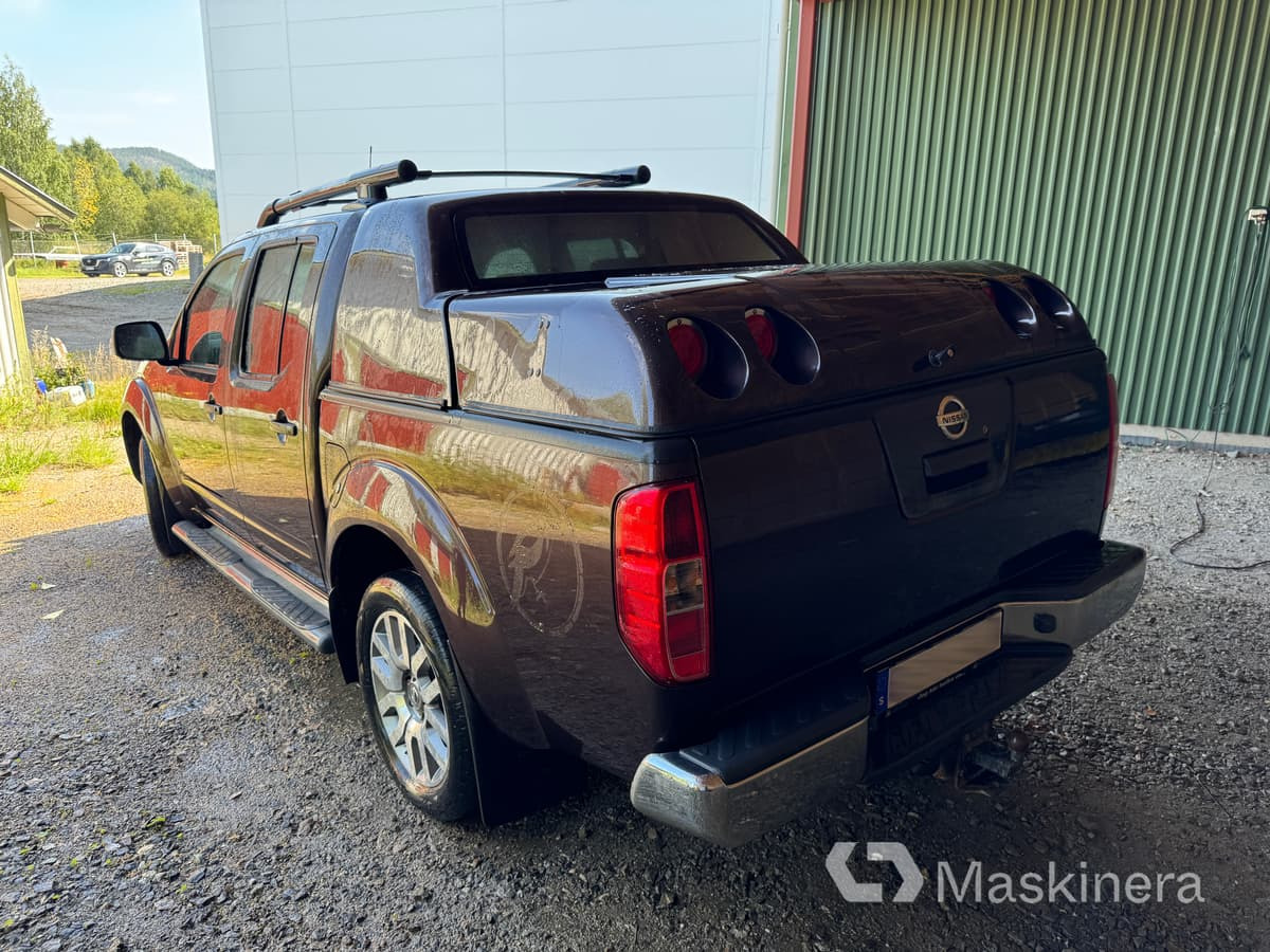 Pickup Nissan Navara (Repobjekt) - Kis furgon: 3 kép. Pickup Nissan Navara (Repobjekt) - Kis furgon: 3 kép.