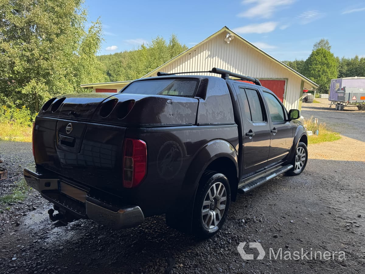 Pickup Nissan Navara (Repobjekt) - Kis furgon: 5 kép. Pickup Nissan Navara (Repobjekt) - Kis furgon: 5 kép.