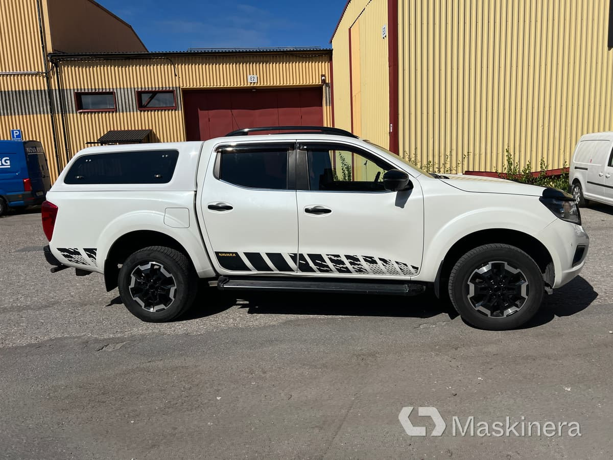 Pickup Nissan Navara - Kis furgon: 4 kép. Pickup Nissan Navara - Kis furgon: 4 kép.