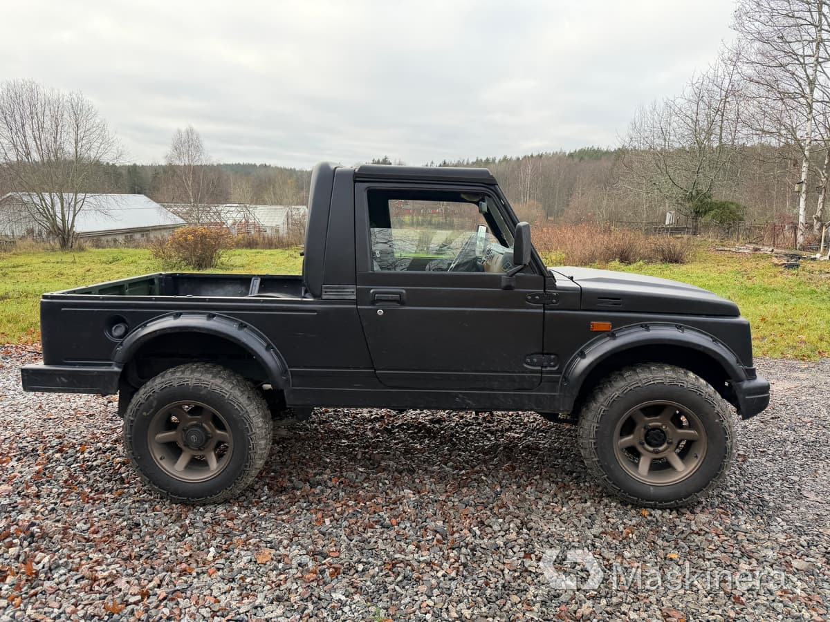 Pickup Suzuki Samurai 1.9TD 4WD - Kis furgon: 4 kép. Pickup Suzuki Samurai 1.9TD 4WD - Kis furgon: 4 kép.
