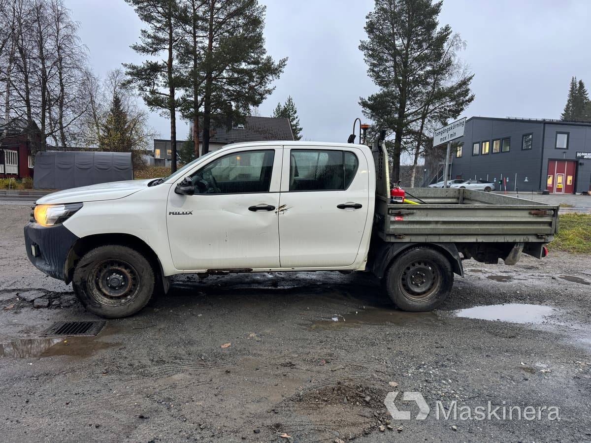 Pickup Toyota Hilux -18 Dubbelhytt - Kis furgon: 2 kép. Pickup Toyota Hilux -18 Dubbelhytt - Kis furgon: 2 kép.